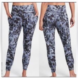 Athleta printed salutation joggers
